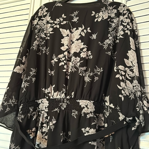 City Chic Women Plus Size V Necked plus size Dress mini bouquet Belt Sz XL 22 - Picture 4 of 13